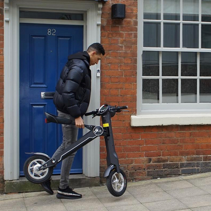 The Cruzaa PRO Electric Scooter - 45km Range & 35kmh Top Speed Cruzaa Built in Bluetooth & Speakers +USB - Carbon Black