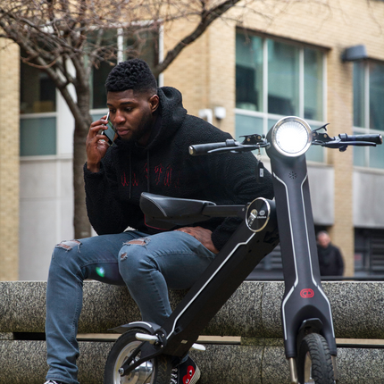 The Cruzaa PRO Electric Scooter - 45km Range & 35kmh Top Speed Cruzaa Built in Bluetooth & Speakers +USB - Carbon Black