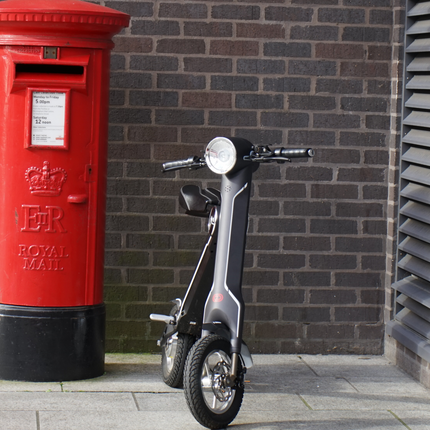 The Cruzaa Electric Scooter - 35km Range & 25kmh Top Speed Cruzaa Built in Bluetooth & Speakers + USB