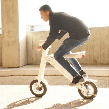 The Cruzaa PRO Electric Scooter - 35km Range & 25kmh Top Speed Cruzaa Built in Bluetooth & Speakers + USB - Racing White