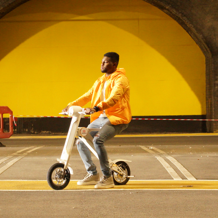 The Cruzaa PRO Electric Scooter - 35km Range & 25kmh Top Speed Cruzaa Built in Bluetooth & Speakers + USB - Racing White