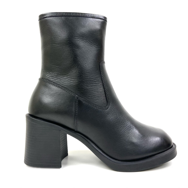 Lyla Black Square Block Heel Zip Boot