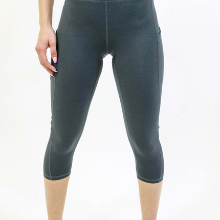 Seajoy Athletic High-Waisted Capri Leggings with Hip Pockets