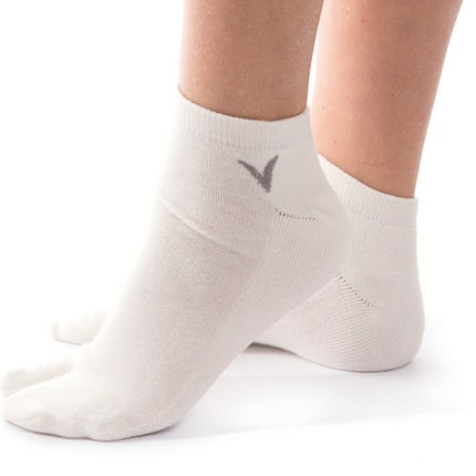 1 Pair - V-Toe Athletic Ankle Height Flip Flop Tabi Big Toe Socks - Black, Grey or White